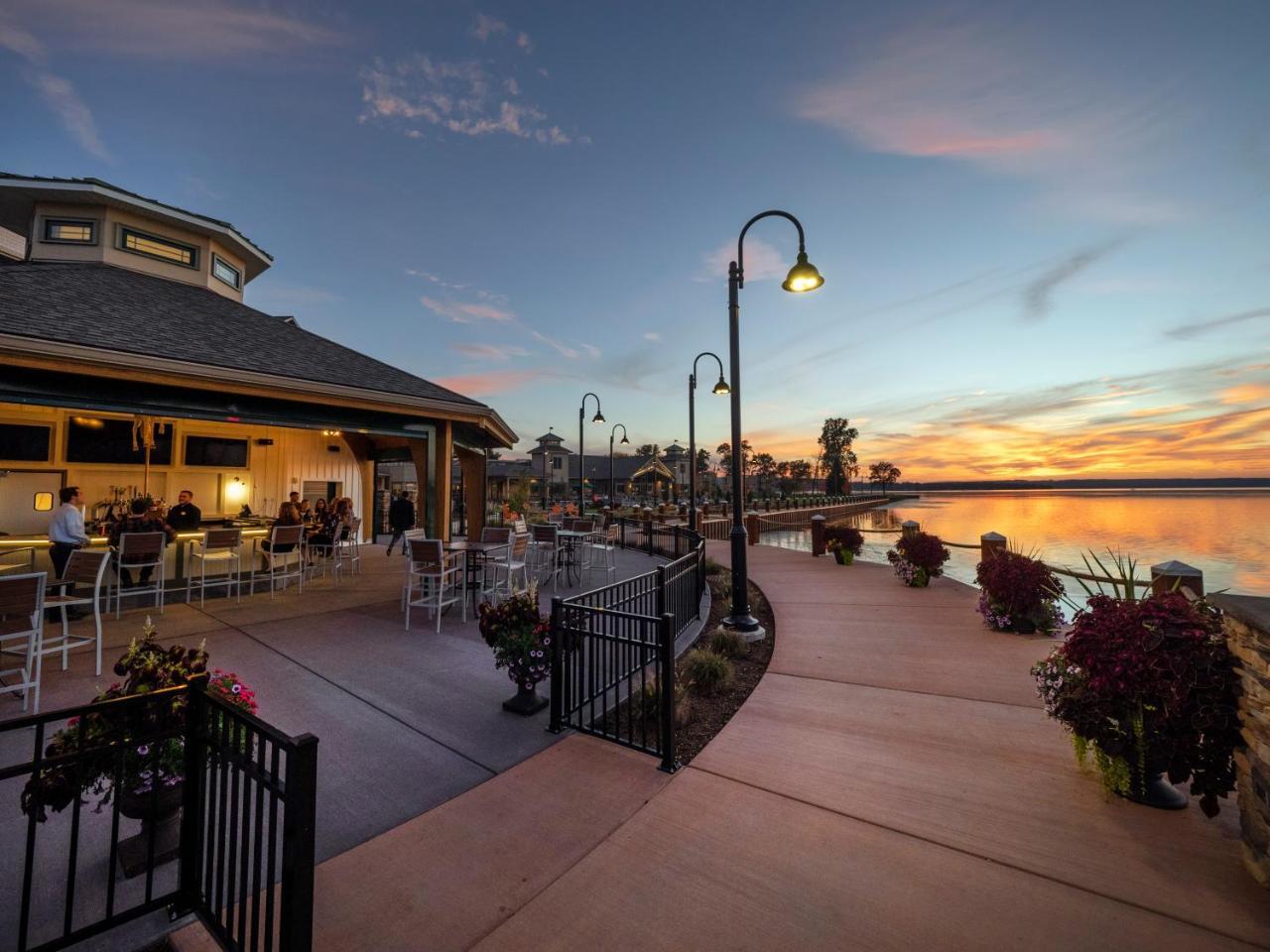 Chautauqua Harbor Hotel - Jamestown Celoron Bagian luar foto